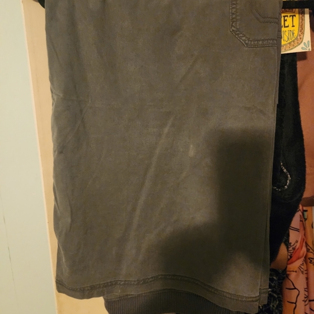 American Eagle gray cargo skirt